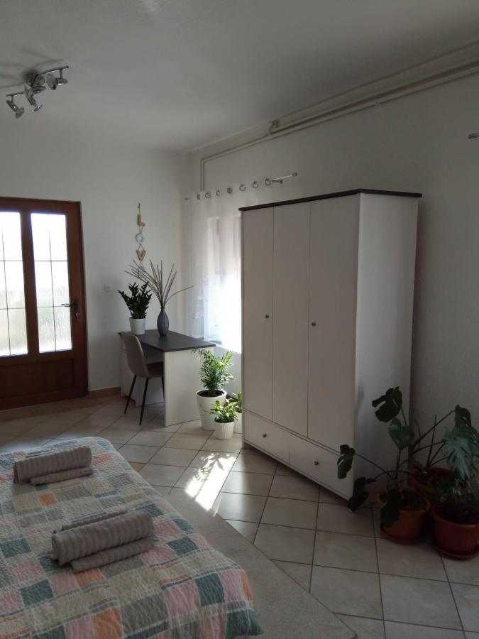 Studio Apartman Kika Otočac Dış mekan fotoğraf